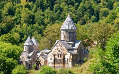 Armenia: Un viaje entre monasterios milenarios, paisajes épicos y tradición viva.